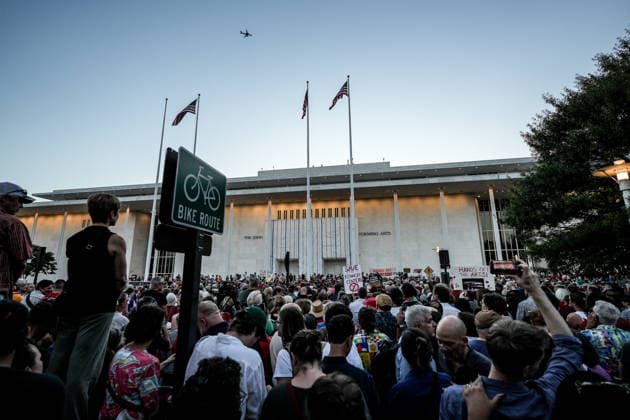 Hands Around the Kennedy Center Protest in Washington, D.C. A large crowd of demonstrators gathers outside the John F. Kennedy Center for the Performing Arts during the Hands Around the Kennedy Center protest organized by Hands Off the Arts in Washington, D.C., United States, on September 18, 2026. Protesters display signs criticizing U.S. President Donald Trump and opposing actions affecting the Kennedy Center, as controversy continues over the venue™s closure for renovations, efforts to add Trump™s name to the institution and the possibility of demolition or rebuilding. The demonstration included performances, speakers and a planned human chain around the Kennedy Center in support of the venue, its workers, artists and the perfo Copyright: xHASANxAKBASx