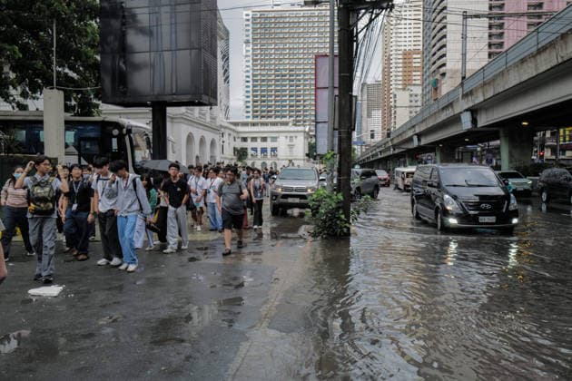 September 18, 2026, Philippines: Southwest monsoon brought by tropical cyclone Dujuan outside the Philippine Area of Responsibility brings thunderstorms and flash floods within the metropolitan of Metro Manila and neighboring provinces. Typhoon Dujuan, Typhoon No. 25, has a sustained winds of 120 km hr near the center with a gustiness up to 150 km hr. The storm continues to travel towards Japan. Philippines  - ZUMAr240 20260918_zip_r240_070 Copyright: xMarcxDominicxRostratax