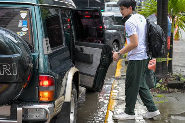 September 18, 2026, Philippines: Southwest monsoon brought by tropical cyclone Dujuan outside the Philippine Area of Responsibility brings thunderstorms and flash floods within the metropolitan of Metro Manila and neighboring provinces. Typhoon Dujuan, Typhoon No. 25, has a sustained winds of 120 km hr near the center with a gustiness up to 150 km hr. The storm continues to travel towards Japan. Philippines  - ZUMAr240 20260918_zip_r240_068 Copyright: xMarcxDominicxRostratax