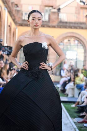 Yolancris - Mercedes Benz Fashion Week Madrid, Spain - 18 Sept 2026 A model parades with Yolancris a design during Mercedes Benz Fashion Week Madrid Cibeles Palace in Madrid. Madrid Spain Copyright: xAtilanoxGarciax xSOPAxImagesx PHOTO08779