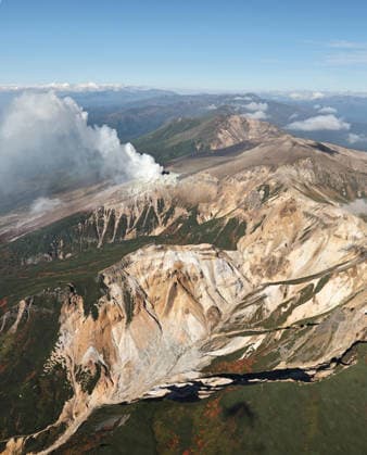 Mt. Tokachi volcano in northern Japan Photo taken from a Kyodo News helicopter on Sept. 18, 2026, shows smoke rising from Mt. Tokachi in Hokkaido, northern Japan. The eruption alert was raised to Level 3 about a week earlier, barring public access to the 2,077-meter mountain.  A14AA0005627882P