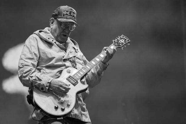 September 18, 2026, Chicago, Illinois, USA: STEVE JONES of English punk rock bad the Sex Pistols during Riot Fest Music Festival in Chicago, Illinois Chicago USA  - ZUMAs135 20260918_zap_s135_172 Copyright: xDanielxDeSloverx