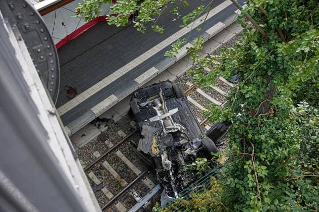 Auto stürzt auf Gleise am Bahnhof Bornholmer Straße ** NUR FÜR REDAKTIONELLE ZWECKE ** EDITORIAL USE ONLY **<p>Auto stürzt auf Gleise am Bahnhof Bornholmer Straße. Deutschland Berlin Berlin Copyright: JörgxCarstensen