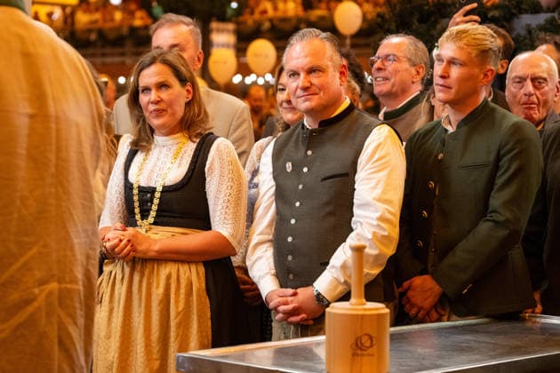 , Oktoberfest Eroeffnung 2026 in Muenchen, 19.09.2026 Muenchen Bayern Deutschland