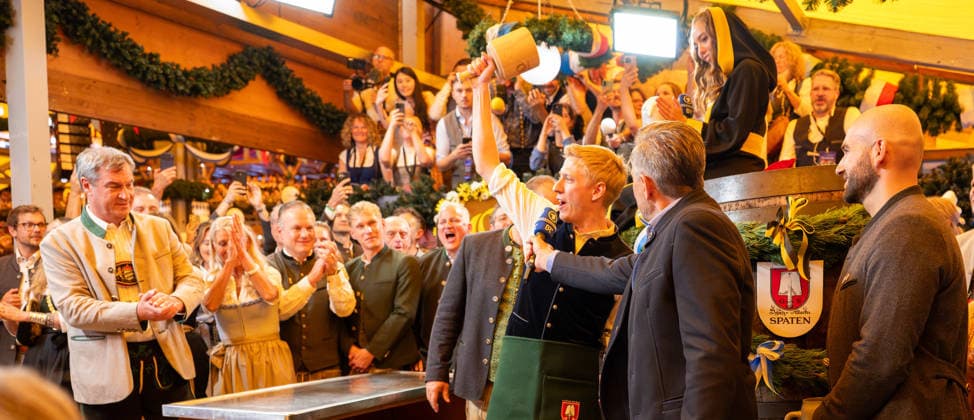 Dominik Krause, Muenchner Oberbuergermeister, O Zapft ist. Dr. Markus Soeder, Ministerpraesident des Freistaates Bayern, Oktoberfest Eroeffnung 2026 in Muenchen, 19.09.2026 Muenchen Bayern Deutschland