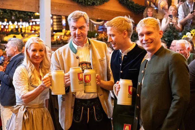 Karin Baumueller-Soeder mit Dr. Markus Soeder, Ministerpraesident des Freistaates Bayern, Dominik Krause, Muenchner Oberbuergermeister, Sebastian Mueller, Oktoberfest Eroeffnung 2026 in Muenchen, 19.09.2026 Muenchen Bayern Deutschland