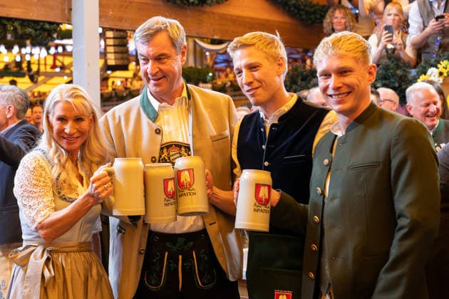 Karin Baumueller-Soeder mit Dr. Markus Soeder, Ministerpraesident des Freistaates Bayern, Dominik Krause, Muenchner Oberbuergermeister, Sebastian Mueller, Oktoberfest Eroeffnung 2026 in Muenchen, 19.09.2026 Muenchen Bayern Deutschland