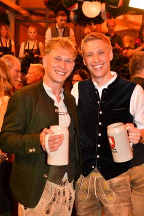 Dominik Krause (Oberbürgermeister München) mit Lebenspartner Sebastian Müller Bier Wiesn Eröffnung 2026 Theresienwiese Schottenhammel Festzelt Oktoberfest München 19. Sept. 2026