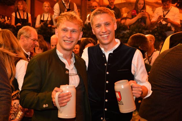 Dominik Krause (Oberbürgermeister München) mit Lebenspartner Sebastian Müller Bier Wiesn Eröffnung 2026 Theresienwiese Schottenhammel Festzelt Oktoberfest München 19. Sept. 2026