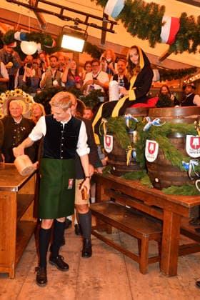 Dominik Krause (Oberbürgermeister München) Bier Wiesn Eröffnung 2026 Theresienwiese Schottenhammel Festzelt Oktoberfest München 19. Sept. 2026