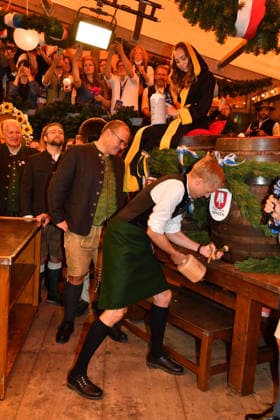 Dominik Krause (Oberbürgermeister München) Bier Wiesn Eröffnung 2026 Theresienwiese Schottenhammel Festzelt Oktoberfest München 19. Sept. 2026