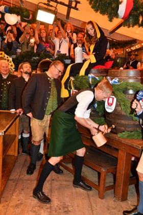 Dominik Krause (Oberbürgermeister München) Bier Wiesn Eröffnung 2026 Theresienwiese Schottenhammel Festzelt Oktoberfest München 19. Sept. 2026