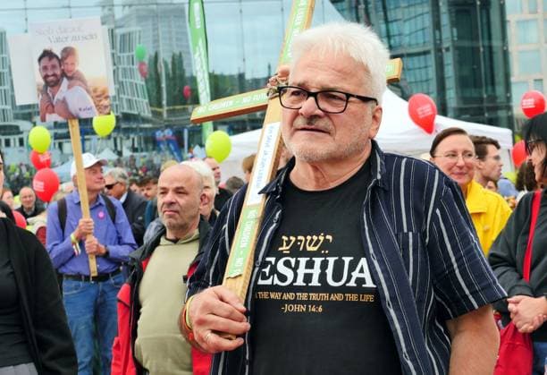 19.09.2026, Berlin - Deutschland. Demo Marsch für das Leben gegen Schwangerschaftsabbrüche am Berliner Hauptbahnhof.