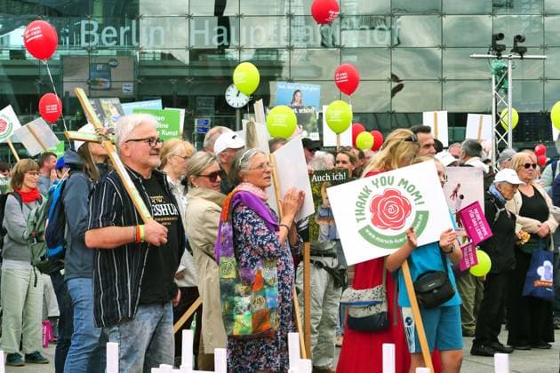 19.09.2026, Berlin - Deutschland. Demo Marsch für das Leben gegen Schwangerschaftsabbrüche am Berliner Hauptbahnhof.
