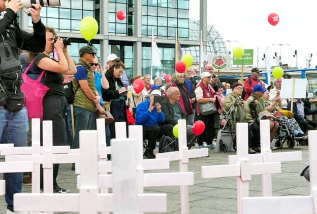 19.09.2026, Berlin - Deutschland. Demo Marsch für das Leben gegen Schwangerschaftsabbrüche am Berliner Hauptbahnhof.