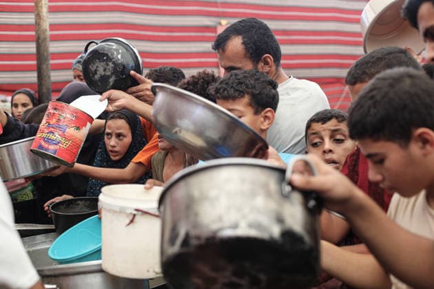 Hot meals distributed to Palestinians in Gaza NUSEIRAT, GAZA, PALESTINE - SEPTEMBER 19: Palestinians, including children, gather to receive meals at a distribution point as hot meals are handed out in the Nuseirat Refugee Camp in central Gaza, Palestine, on September 19, 2026. Food shortages continue in Gaza amid Israel s ongoing attacks and blockade despite the ceasefire in the Gaza Strip. Hassan Jedi Anadolu Gaza City Gaza. Editorial use only. Please get in touch for any other usage.  Copyright: x2026xAnadoluxHassanxJedix