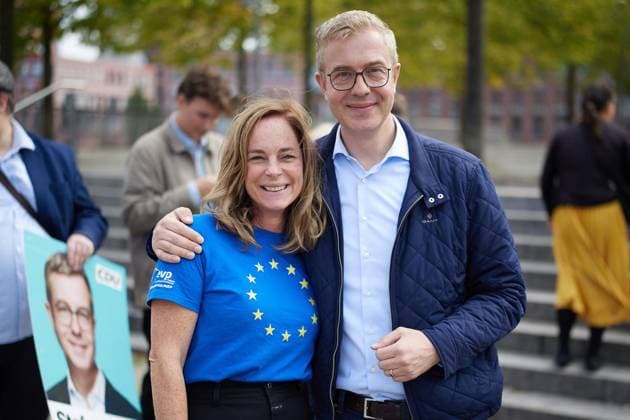 Wahlkampfabschluss der CDU mit Stefan Evers ** NUR FÜR REDAKTIONELLE ZWECKE ** EDITORIAL USE ONLY **<p>Hildegard Bentele (CDU), Europaabgeordnete, und Stefan Evers (CDU), Spitzenkandidat und Finanzsenator, beim Wahlkampfabschluss ihrer Partei in Tempelhof. Morgen wird ein neues Abgeordnetenhaus gewählt. Deutschland Berlin Berlin Copyright: JörgxCarstensen