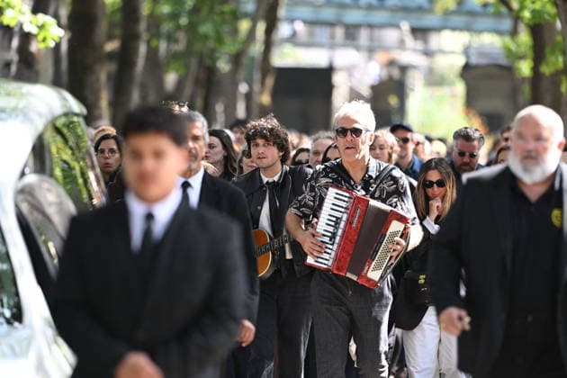 Catherine Ringer Funeral at Montmartre Cemetery - Paris The coffin arriving at the funeral of Catherine Ringer, legendary French artist and singer of rock duo Les Rita Mitsouko, at Montmartre cemetery in Paris, France on September 19, 2026. Author, composer and performer over 40 years of artistic commitment, Catherine Ringer died of an aggressive cancer on September 14. Photo by Florian Poitout ABACAPRESS.COM Paris France  Copyright: xPoitoutxFlorian ABACAx