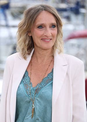 Nadia Fossier Photocall for the series *Un si grand soleil* at the 28th edition of the La Rochelle TV Fiction Festival on September 19, 2026 Denis Guignebourg Bestimage Photocall for the series *Un si grand soleil* at the 28th edition of the La Rochelle TV Fiction Festival on September 19, 2026, La Rochelle, France  Copyright: xDenisxGuignebourgx xBestimagexDenisxGuignebourgx xBestimagex