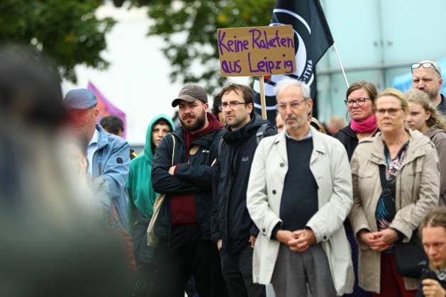 Protesters rally against planned missile production in Leipzig LEIPZIG, GERMANY, SEPTEMBER 19, 2026: Demonstrators march through central Leipzig during a protest against plans by U.S. defense company Covenant to establish a missile production facility in the north of the city. The demonstration, organized by the Keine Raketenfabrik in Leipzig alliance, began at Augustusplatz and called for the planned defense production to be stopped. Covenant plans to begin producing its Anthem long-range cruise missiles in Leipzig in 2027. leipzig Germany Copyright: x xDavidxVexelmanx xJNAxPressx