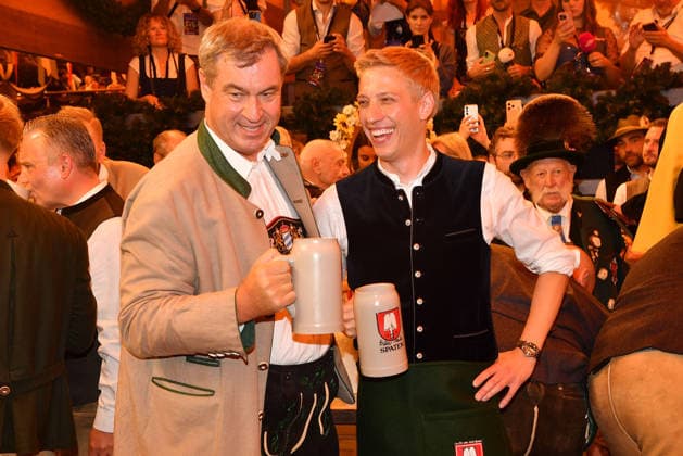 Markus Soeder und Muenchens OB Dominik Krause bei der Eroeffnung vom Oktoberfest am 19.09.2026 in Muenchen Karin Soeder, Markus Soeder, Dominik Krause (Munich mayor) and Sebastian Mueller during the 2026 Oktoberfest (Wiesn) opening at Schottenhamel tent at Theresienwiese on September 19, 2026 in Munich, Germany Oktoberfest Eroeffnung 2026 in Muenchen