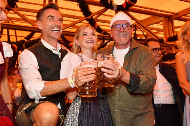 Florian Silbereisen, Lisa-Marie Friedle und ihr Vater DJ Oetzi bei der Eroeffnung vom Oktoberfest am 19.09.2026 in Muenchen Florian Silbereisen, DJ Oetzi and his daughter Lisa-Marie Friedle during the 2026 Oktoberfest (Wiesn) opening at Schottenhamel tent at Theresienwiese on September 19, 2026 in Munich, Germany Oktoberfest Eroeffnung 2026 in Muenchen