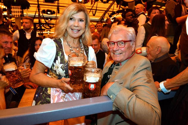 Marianne und Michael bei der Eröffnung vom 191. Oktoberfest 2026 im Schottenhamel Festzelt. München, 19.09.2026