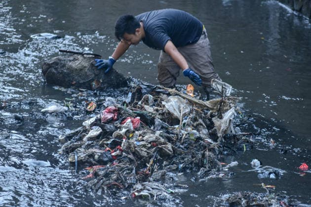 September 19, 2026, Bandung, West Java, Indonesia: Volunteers participated in a cleanup of the Cikakak River as part of World Cleanup Day in Bandung, Indonesia. The activity took place in a section of the river with high concentrations of plastic and household waste. Initiated by River Cleanup Indonesia and One Six Sauyunan, the program engaged environmental volunteers and students in preserving the river ecosystem and educating residents to instill the value of cleanliness. Bandung Indonesia - ZUMAr272 20260919_zip_r272_008 Copyright: xDimasxRachmatsyahx