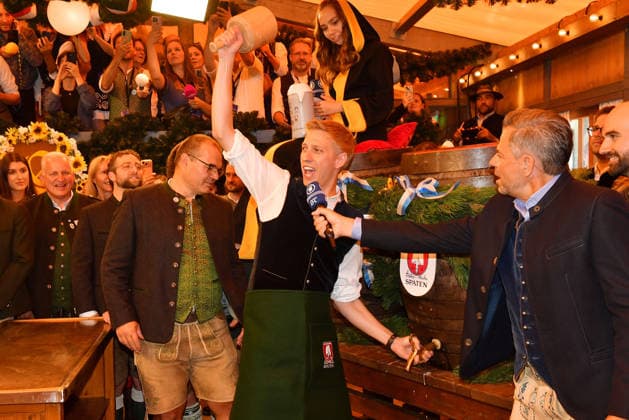 Dominik Krause (Munich mayor) during the 2026 Oktoberfest (Wiesn) opening at Schottenhamel tent at Theresienwiese on September 19, 2026 in Munich, Germany Oktoberfest (Wiesn) opening 2026 in Munich, Germany