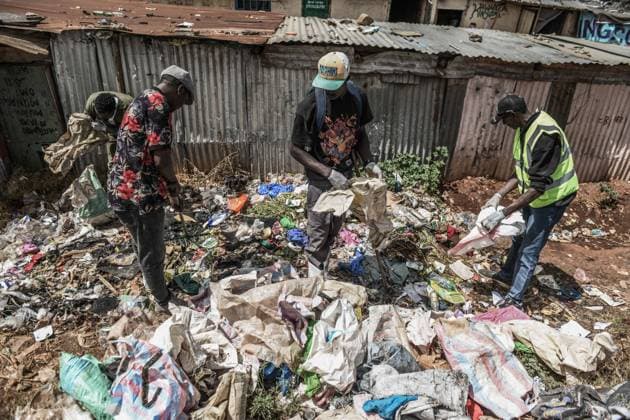 World Cleanup Day event in Kenya NAIROBI, KENYA - SEPTEMBER 19: Participants collect waste consisting of plastic, metal and glass as part of World Cleanup Day activities to raise awareness of environmental and marine pollution in Kibera, one of Africa s largest informal settlements in Nairobi, Kenya, on September 19, 2026. Gerald Anderson Anadolu Nairobi Kenya. Editorial use only. Please get in touch for any other usage.  Copyright: x2026xAnadoluxGeraldxAndersonx