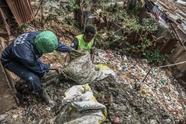 World Cleanup Day event in Kenya NAIROBI, KENYA - SEPTEMBER 19: Participants collect waste consisting of plastic, metal and glass as part of World Cleanup Day activities to raise awareness of environmental and marine pollution in Kibera, one of Africa s largest informal settlements in Nairobi, Kenya, on September 19, 2026. Gerald Anderson Anadolu Nairobi Kenya. Editorial use only. Please get in touch for any other usage.  Copyright: x2026xAnadoluxGeraldxAndersonx