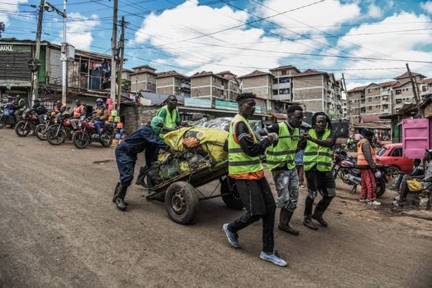 World Cleanup Day event in Kenya NAIROBI, KENYA - SEPTEMBER 19: Participants collect waste consisting of plastic, metal and glass as part of World Cleanup Day activities to raise awareness of environmental and marine pollution in Kibera, one of Africa s largest informal settlements in Nairobi, Kenya, on September 19, 2026. Gerald Anderson Anadolu Nairobi Kenya. Editorial use only. Please get in touch for any other usage.  Copyright: x2026xAnadoluxGeraldxAndersonx