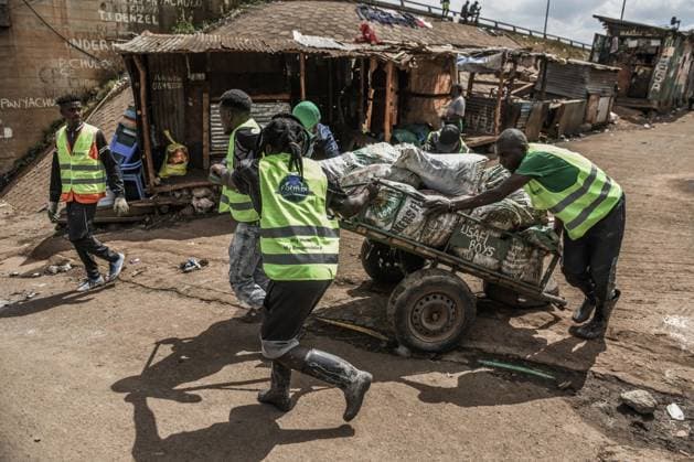World Cleanup Day event in Kenya NAIROBI, KENYA - SEPTEMBER 19: Participants collect waste consisting of plastic, metal and glass as part of World Cleanup Day activities to raise awareness of environmental and marine pollution in Kibera, one of Africa s largest informal settlements in Nairobi, Kenya, on September 19, 2026. Gerald Anderson Anadolu Nairobi Kenya. Editorial use only. Please get in touch for any other usage.  Copyright: x2026xAnadoluxGeraldxAndersonx
