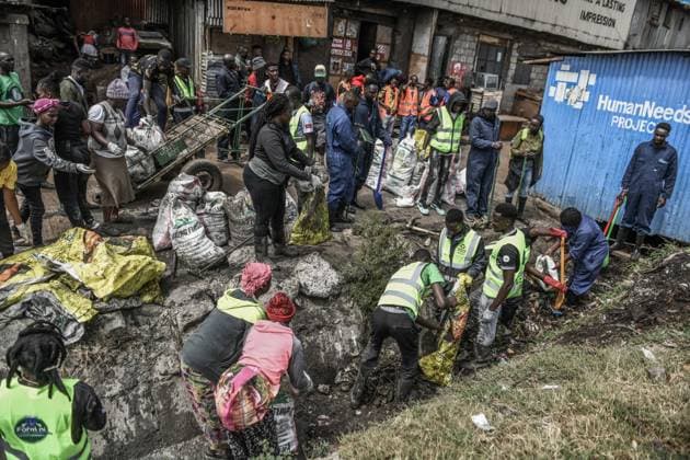 World Cleanup Day event in Kenya NAIROBI, KENYA - SEPTEMBER 19: Participants collect waste consisting of plastic, metal and glass as part of World Cleanup Day activities to raise awareness of environmental and marine pollution in Kibera, one of Africa s largest informal settlements in Nairobi, Kenya, on September 19, 2026. Gerald Anderson Anadolu Nairobi Kenya. Editorial use only. Please get in touch for any other usage.  Copyright: x2026xAnadoluxGeraldxAndersonx