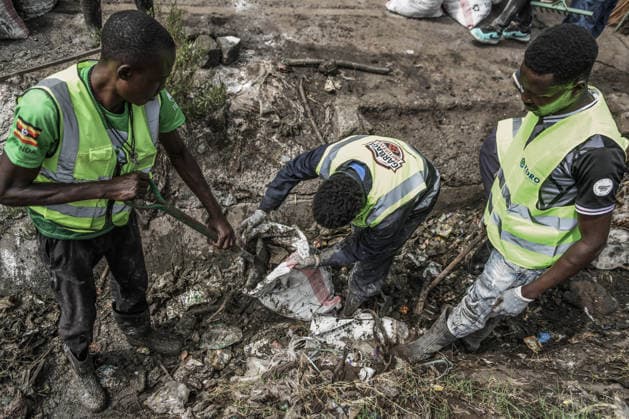 World Cleanup Day event in Kenya NAIROBI, KENYA - SEPTEMBER 19: Participants collect waste consisting of plastic, metal and glass as part of World Cleanup Day activities to raise awareness of environmental and marine pollution in Kibera, one of Africa s largest informal settlements in Nairobi, Kenya, on September 19, 2026. Gerald Anderson Anadolu Nairobi Kenya. Editorial use only. Please get in touch for any other usage.  Copyright: x2026xAnadoluxGeraldxAndersonx