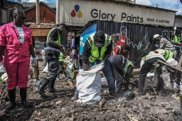 World Cleanup Day event in Kenya NAIROBI, KENYA - SEPTEMBER 19: Participants collect waste consisting of plastic, metal and glass as part of World Cleanup Day activities to raise awareness of environmental and marine pollution in Kibera, one of Africa s largest informal settlements in Nairobi, Kenya, on September 19, 2026. Gerald Anderson Anadolu Nairobi Kenya. Editorial use only. Please get in touch for any other usage.  Copyright: x2026xAnadoluxGeraldxAndersonx