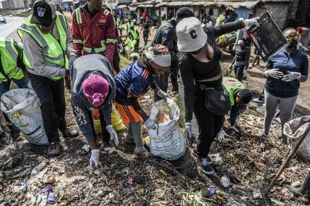 World Cleanup Day event in Kenya NAIROBI, KENYA - SEPTEMBER 19: Participants collect waste consisting of plastic, metal and glass as part of World Cleanup Day activities to raise awareness of environmental and marine pollution in Kibera, one of Africa s largest informal settlements in Nairobi, Kenya, on September 19, 2026. Gerald Anderson Anadolu Nairobi Kenya. Editorial use only. Please get in touch for any other usage.  Copyright: x2026xAnadoluxGeraldxAndersonx