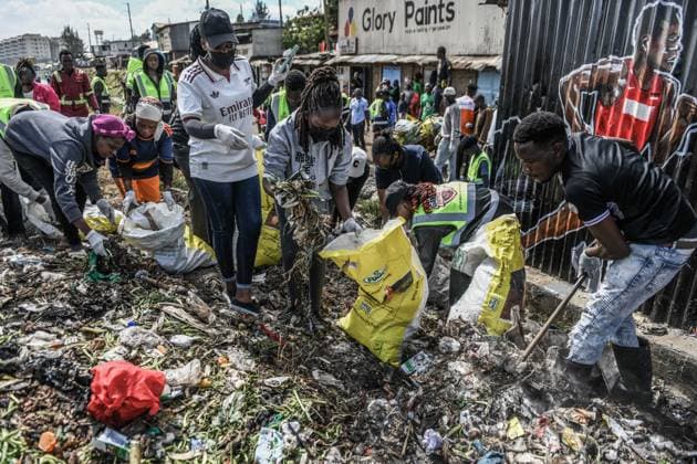World Cleanup Day event in Kenya NAIROBI, KENYA - SEPTEMBER 19: Participants collect waste consisting of plastic, metal and glass as part of World Cleanup Day activities to raise awareness of environmental and marine pollution in Kibera, one of Africa s largest informal settlements in Nairobi, Kenya, on September 19, 2026. Gerald Anderson Anadolu Nairobi Kenya. Editorial use only. Please get in touch for any other usage.  Copyright: x2026xAnadoluxGeraldxAndersonx