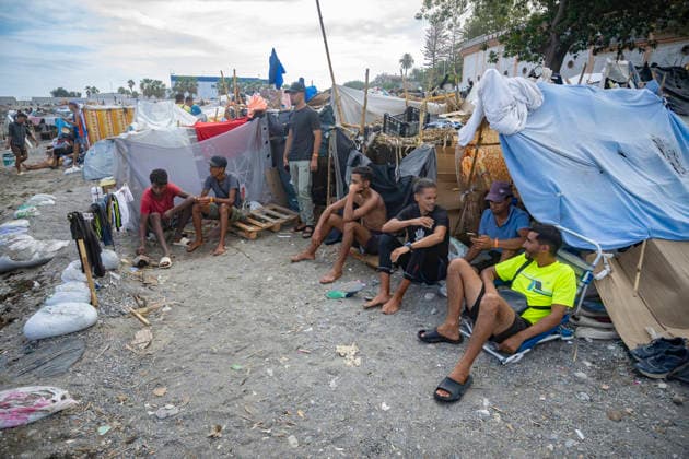 More than 2,000 migrants return to the Trampolín and Benítez beaches in Ceuta after being turned away from the Puerto Migrantes camp Migrants in shanties on Trampolín Beach, September 19, 2026, in Ceuta, Spain. More than 2,000 migrants have returned to the settlements on Ceuta’s Trampolín and Benítez beaches after the temporary reception facility set up in the city’s port reached full capacity. Prior to the transfer on Friday, September 18, it was estimated that more 4,000 undocumented migrants were living in the beach shantytowns. Of these, only 1,700 were able to be accommodated at the Muelle de Poniente camp, while the rest have returned to the beaches. SEPTEMBER 19, 2026 MIGRATION CRISIS Ceuta Ceuta Spain Copyright: xMarcosxMorenox 7785992
