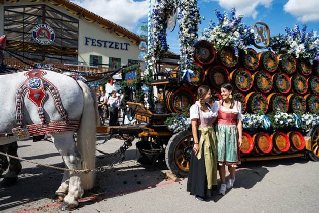 (260919) -- MUNICH, Sept. 19, 2026 -- People pose for photos at the Oktoberfest in Munich, Germany, Sept. 19, 2026. The 191st Oktoberfest, one of the largest folk festivals in Germany, opened on Saturday in Munich, with mayor Dominik Krause tapping the first barrel of beer as a tradition. This year s festival will last until Oct. 4. ) GERMANY-MUNICH-OKTOBERFEST-OPENING ZhangxHaofu 