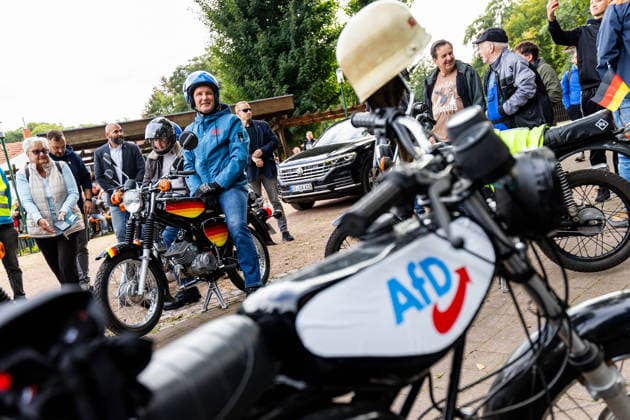 19.09.2026, GER, Politik Aktuelles, AFD Parteifest Bjoern Hoecke (im Bild) organisierte gemeinsam mit der Partei der AFD eine Simsonausfahrt als einen der Programmpunkte. 99848 Wutha-Farnroda Schlosspark Thueringen Deutschland