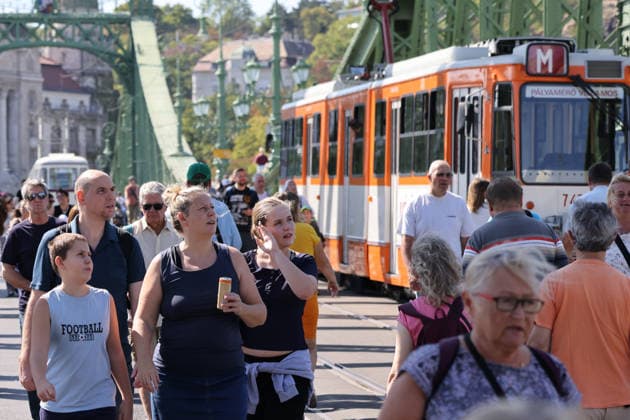 (260919) -- BUDAPEST, Sept. 19, 2026 -- People attend a car-free weekend event in Budapest, Hungary, on Sept. 19, 2026. Budapest is holding a car-free weekend on Sept. 19-20 as part of European Mobility Week, promoting environmentally friendly and sustainable travel through public transport vehicle displays, cycling activities and family events. (Photo by Xinhua) HUNGARY-BUDAPEST-CAR-FREE WEEKEND AttilaxVolgyi 