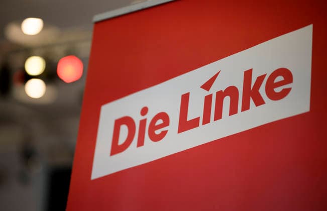 Feature, Banner Die Linke. Plakat. Die Linke NRW Landesparteitag, vom 19.09. - 20.09.2026 in Mülheim an der Ruhr Deutschland. Stadthalle