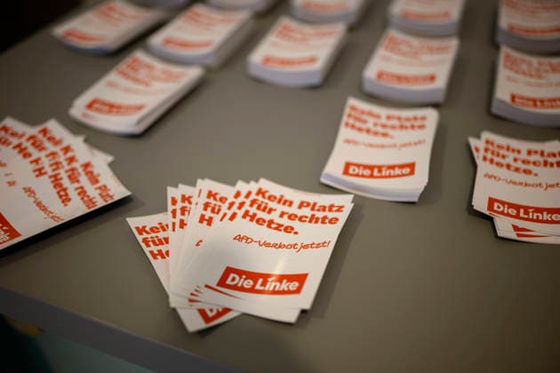 Feature, Aufkleber Kein Platz für rechte Hetze, AFD Verbot jetzt Die Linke NRW Landesparteitag, vom 19.09. - 20.09.2026 in Mülheim an der Ruhr Deutschland. Stadthalle