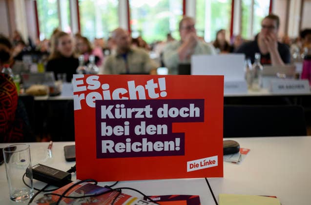 Plakat Kürzt doch bei den Reichen ! es reicht ! , am 19.09.2026 Die Linke NRW Landesparteitag, vom 19.09. - 20.09.2026 in Mülheim an der Ruhr Deutschland. Stadthalle
