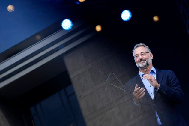 Kulturmanager Hein Mulders, Intendant der Oper Köln, vor der Oper in Köln. Nach der 14 Jahre langen Sanierung steht die Oper Köln am Offenbachplatz vor der Wiedereröffnung. Die Baukosten sind mit bis zu 1.5 Milliarden Euro eines der größten kommunalen Baudesaster der deutschen Geschichte. (Themenbild, Symbolbild) Köln, 19.09.2026 NRW Deutschland Copyright: xChristophxHardtx