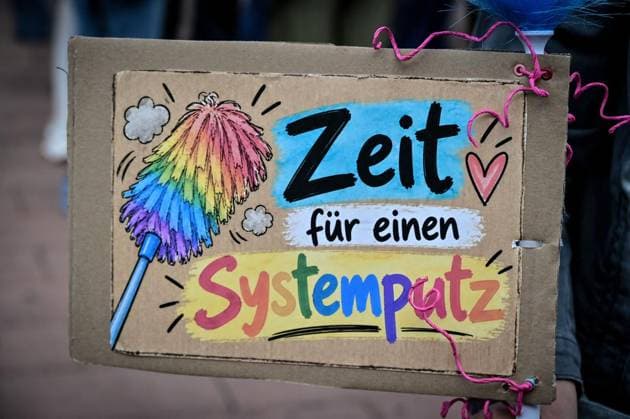 PISA-Schock - Bildungskrise 2026 - genug geredet. Bildungswende jetzt! - Demo der Bezirksschüler*innenvertretung (BSV) und der GEW Bochum in Bochum ** NUR FÜR REDAKTIONELLE ZWECKE ** EDITORIAL USE ONLY **<p> PISA-Schock - Bildungskrise 2026 - genug geredet. Bildungswende jetzt! - Demo der Bezirksschüler*innenvertretung (BSV) und der GEW Bochum am Samstag den 19.9.2026 in Bochum Mitte. Deutschland NRW Bochum Copyright: UwexMöller