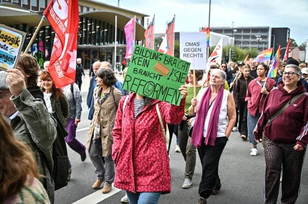 PISA-Schock - Bildungskrise 2026 - genug geredet. Bildungswende jetzt! - Demo der Bezirksschüler*innenvertretung (BSV) und der GEW Bochum in Bochum ** NUR FÜR REDAKTIONELLE ZWECKE ** EDITORIAL USE ONLY **<p> PISA-Schock - Bildungskrise 2026 - genug geredet. Bildungswende jetzt! - Demo der Bezirksschüler*innenvertretung (BSV) und der GEW Bochum am Samstag den 19.9.2026 in Bochum Mitte. Deutschland NRW Bochum Copyright: UwexMöller