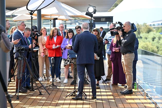 ANTHONY ALBANESE UNITED STATES VISIT, Australia™s Prime Minister Anthony Albanese speaks to journalists at a press conference at Apple Park in Cupertino, California in United States, Saturday, September 19, 2026. ( NO ARCHIVING Cupertino California United States of America SAN JOSE  Copyright: xMICKxTSIKASx 20260920168199529455