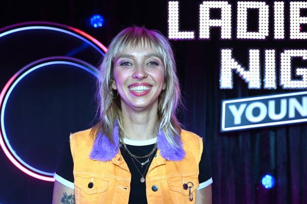 Comedienne Darina Marie zu Gast in der Show Ladies Night Youngstars, Die WDR Ladies Night Youngstars ist die einzige deutschsprachige Kabarett-Fernsehsendung für junge Talente mit rein weiblicher Besetzung